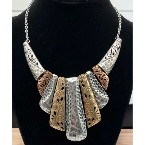 Vintage Metal Bib Necklace With Intricate Floral Segments Egyptian Revival - Picture 5 of 7